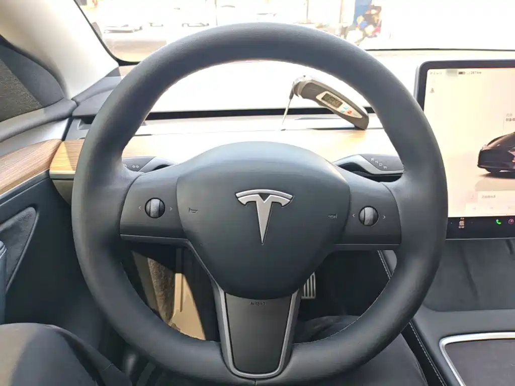 Tesla Model Y 2022 — фото 11