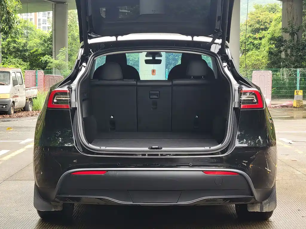 Tesla Model Y 2023 — фото 17