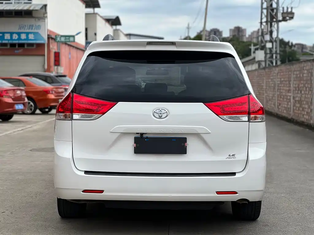 Toyota Sienna 2016