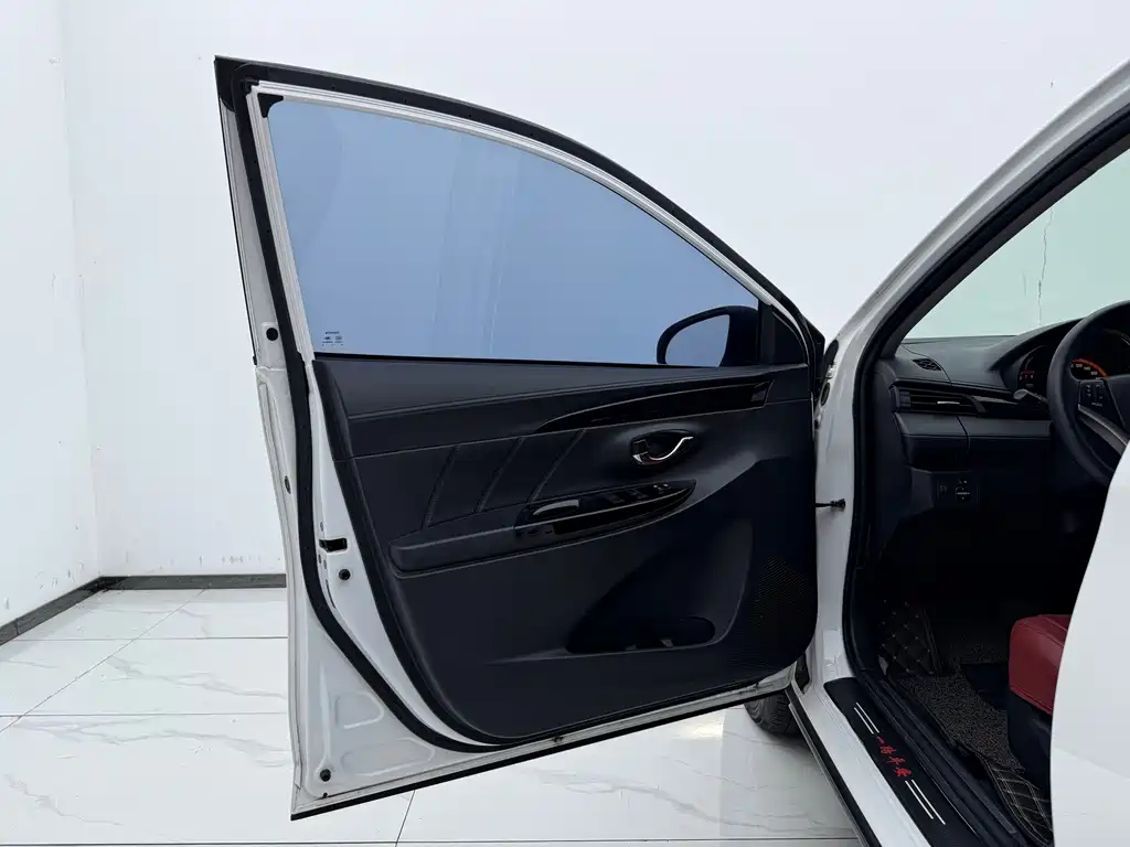 Toyota Yaris L 2022 — фото 8