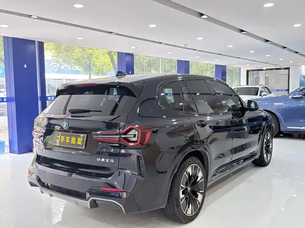 BMW iX3 2023