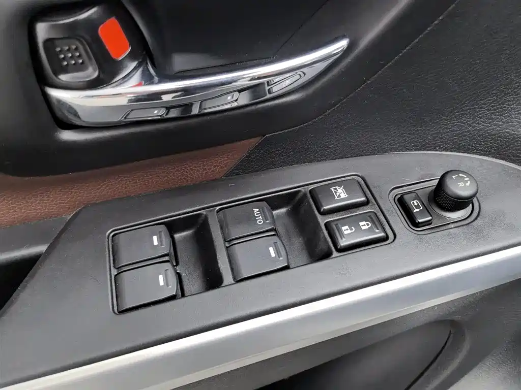 Suzuki Vitara 2017 — фото 9