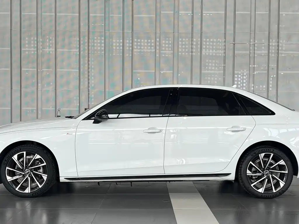 Audi A4L 2023 — фото 16