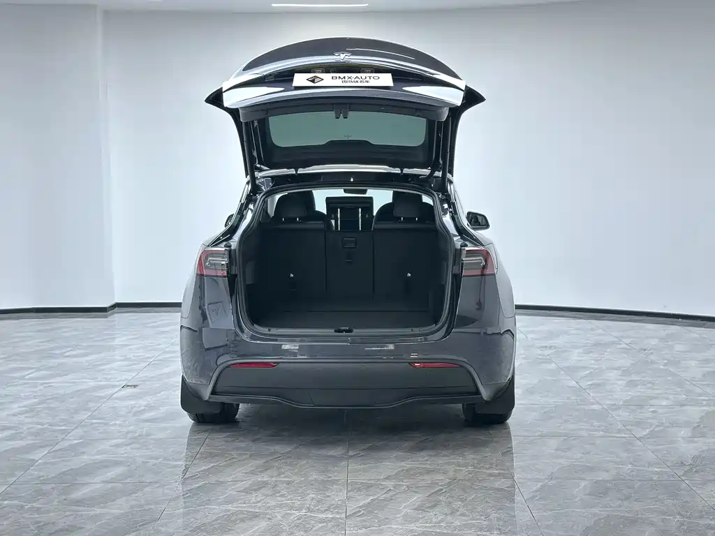 Tesla Model Y 2024 — фото 10