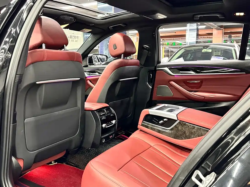 BMW 5 Series 2020 — фото 16