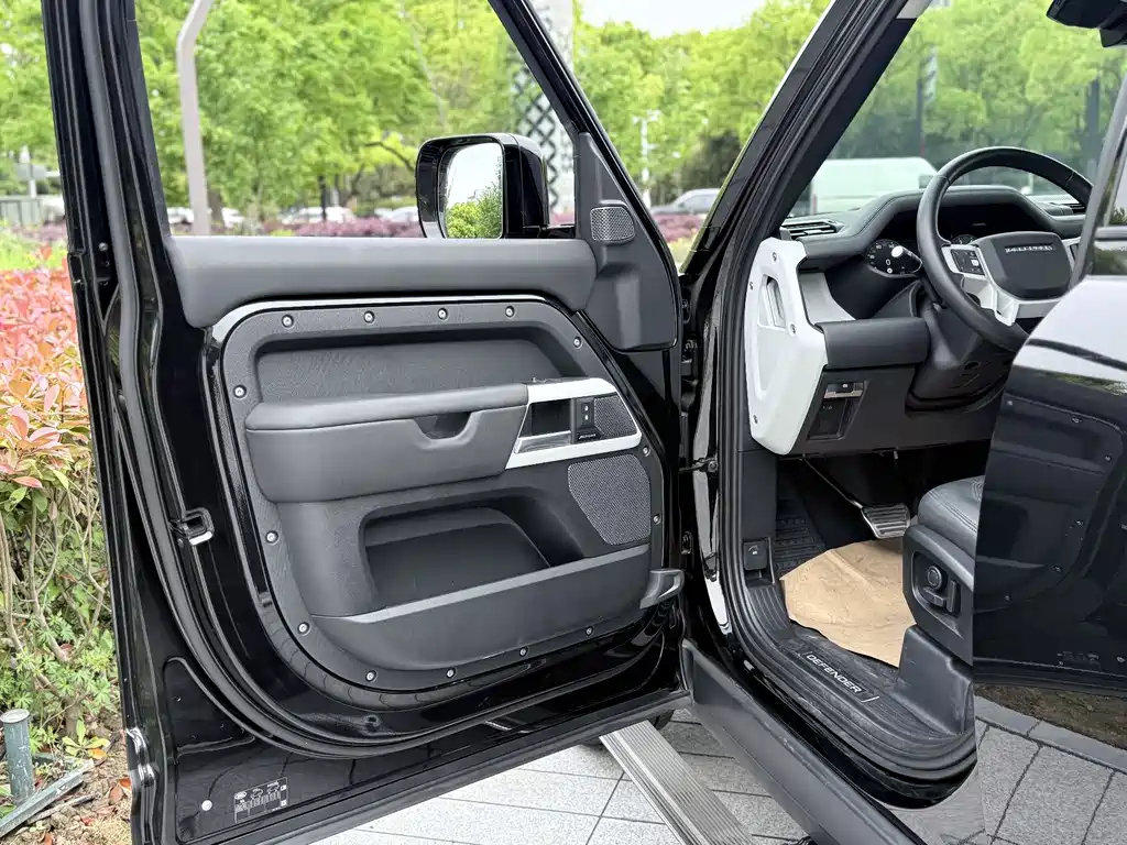 Land Rover Defender 2024 — фото 6