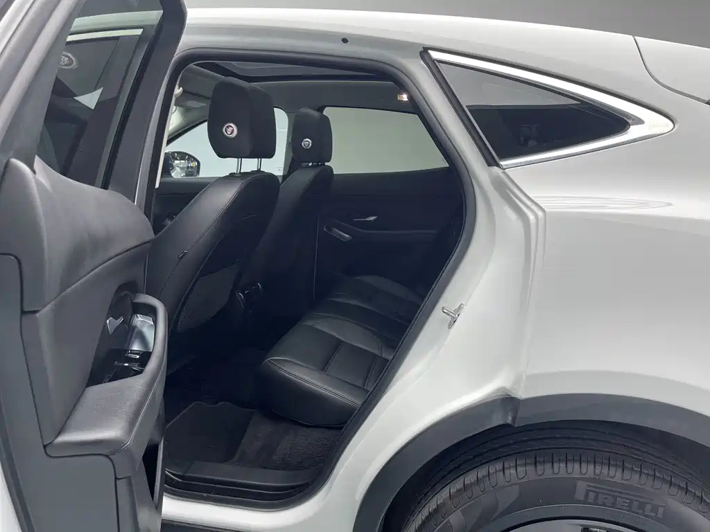 Jaguar E-PACE 2021 — фото 10
