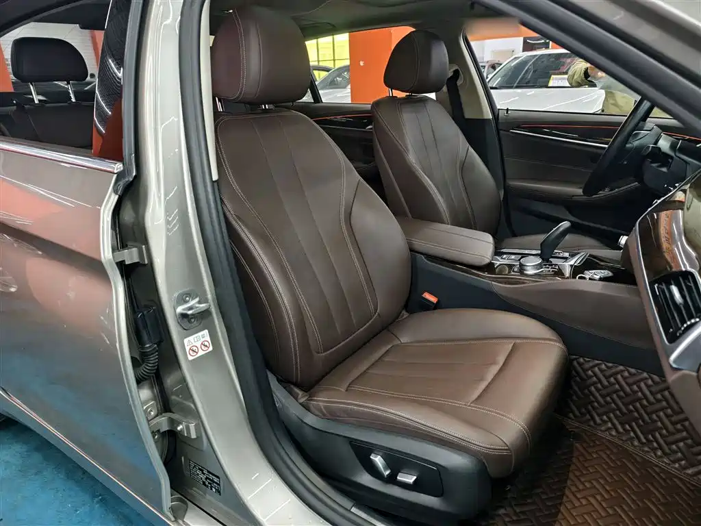BMW 5 Series 2020 — фото 17