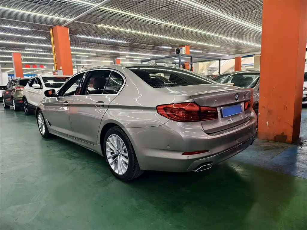 BMW 5 Series 2020 — фото 21