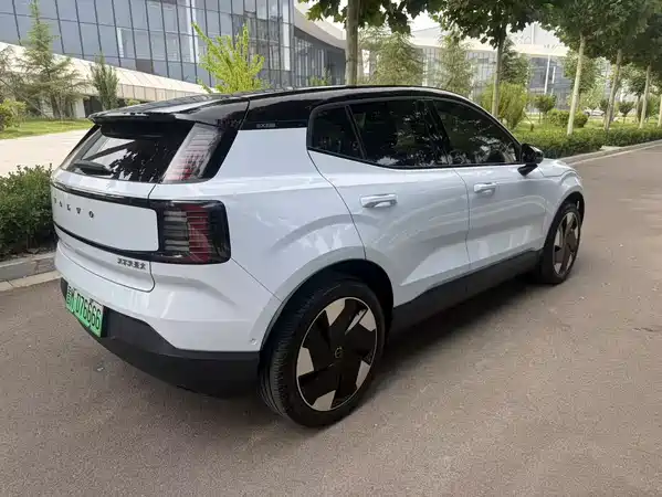 Volvo EX30 2024