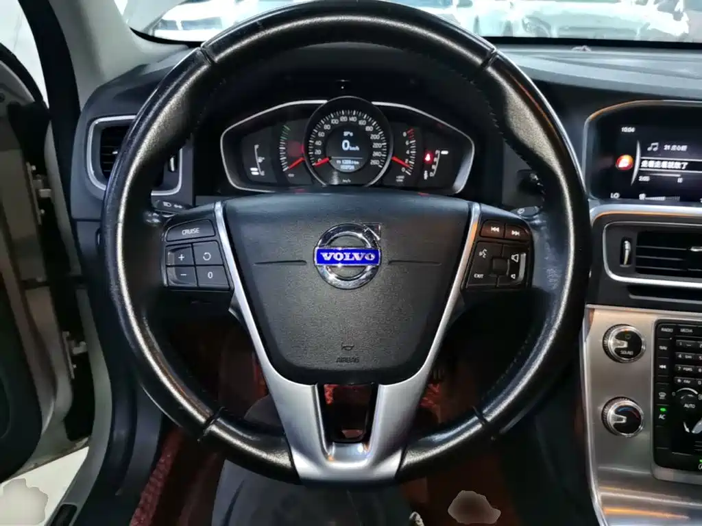 Volvo S60 2017 — фото 11