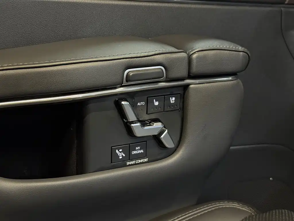 Toyota Alphard 2024 — фото 11