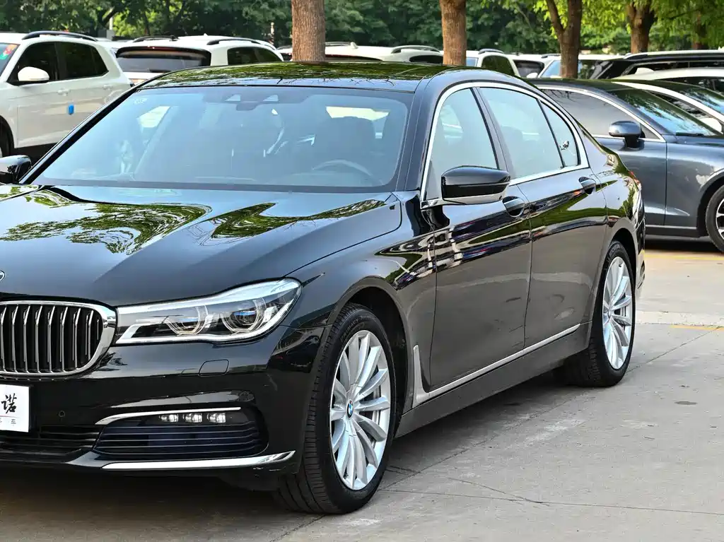 BMW 7 Series 2016 — фото 11