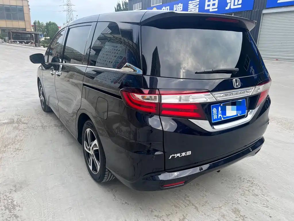 Honda Odyssey 2016 — фото 10