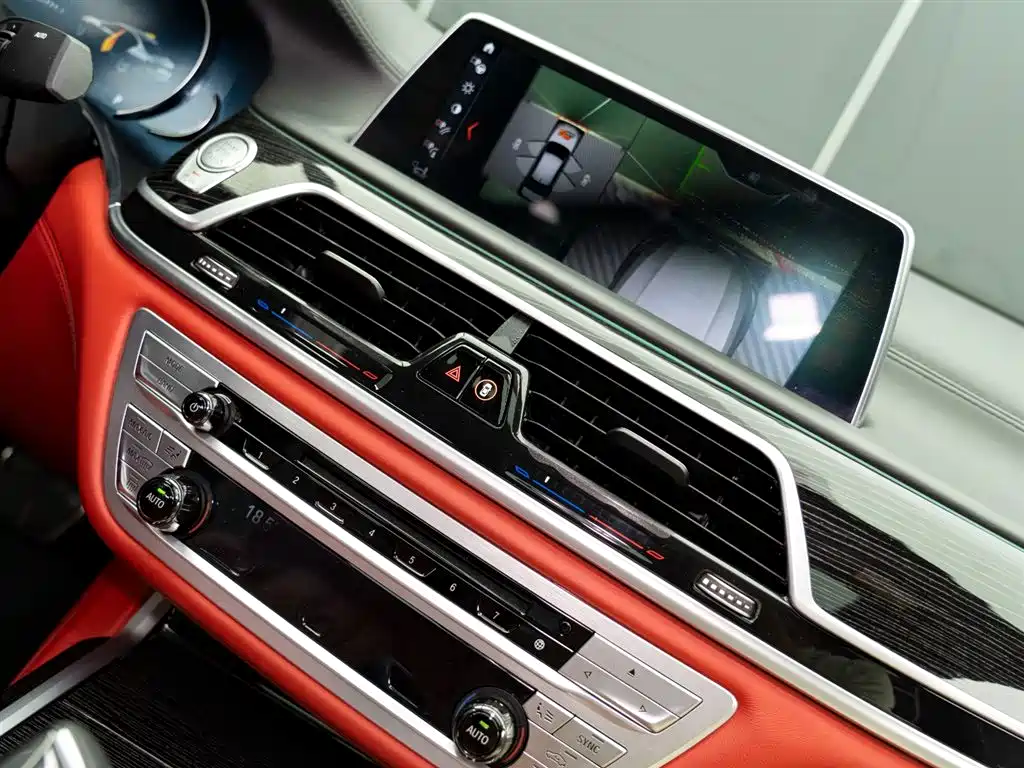 BMW 7 Series 2018 — фото 19