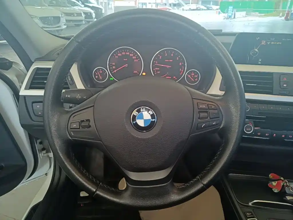 BMW 3 Series 2015 — фото 11