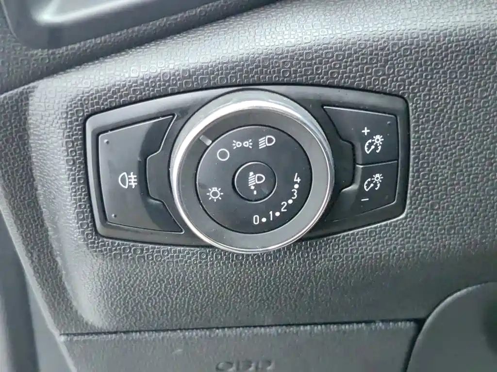 Ford EcoSport 2018 — фото 21