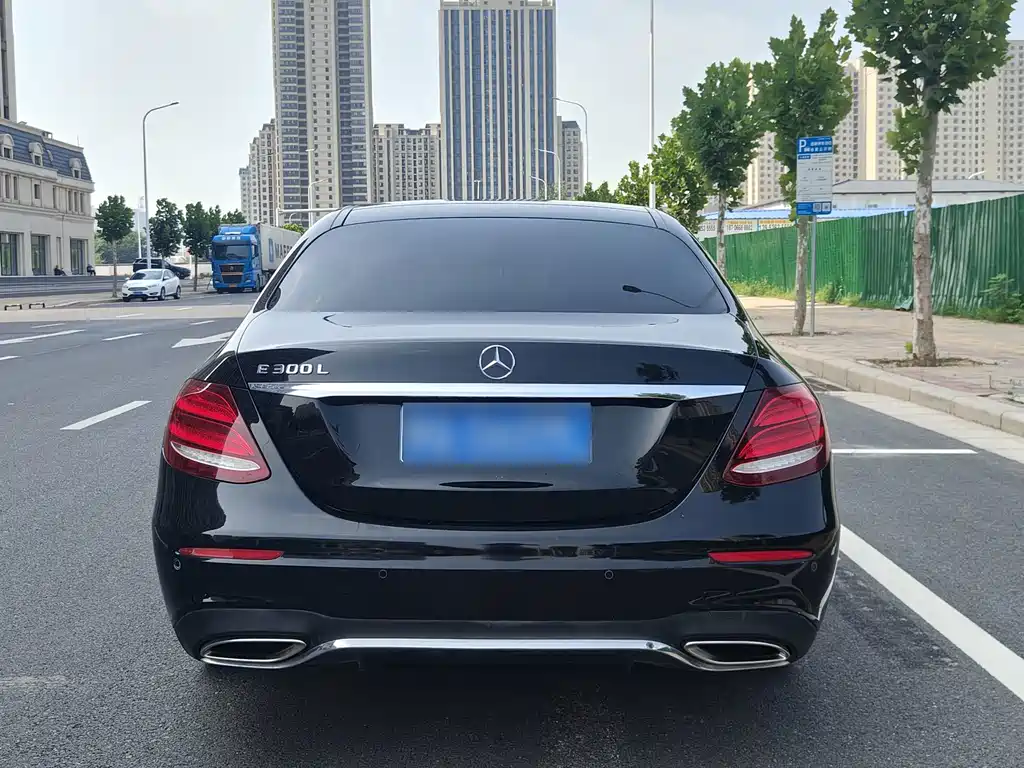 Mercedes-Benz E-Class 2018 — фото 16