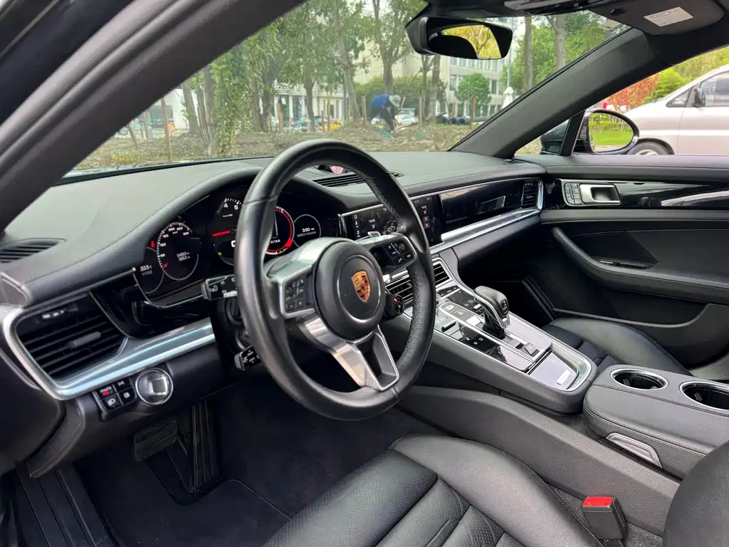 Porsche Panamera 2018 — фото 9