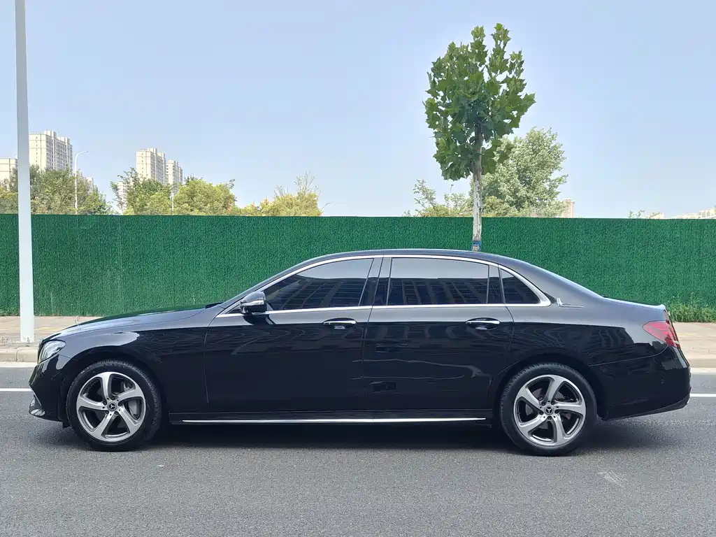 Mercedes-Benz E-Class 2018 — фото 18