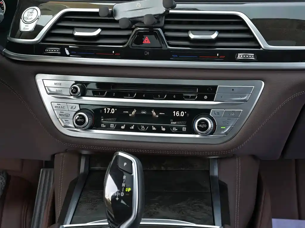BMW 7 Series 2016 — фото 17