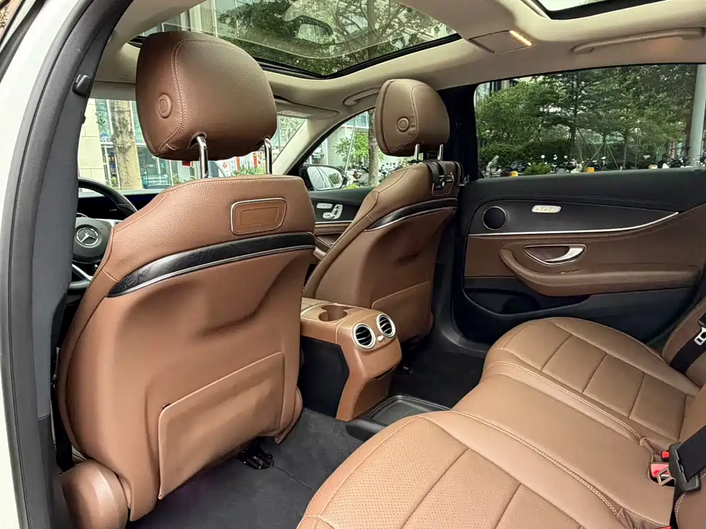 Mercedes-Benz E-Class 2018 — фото 16