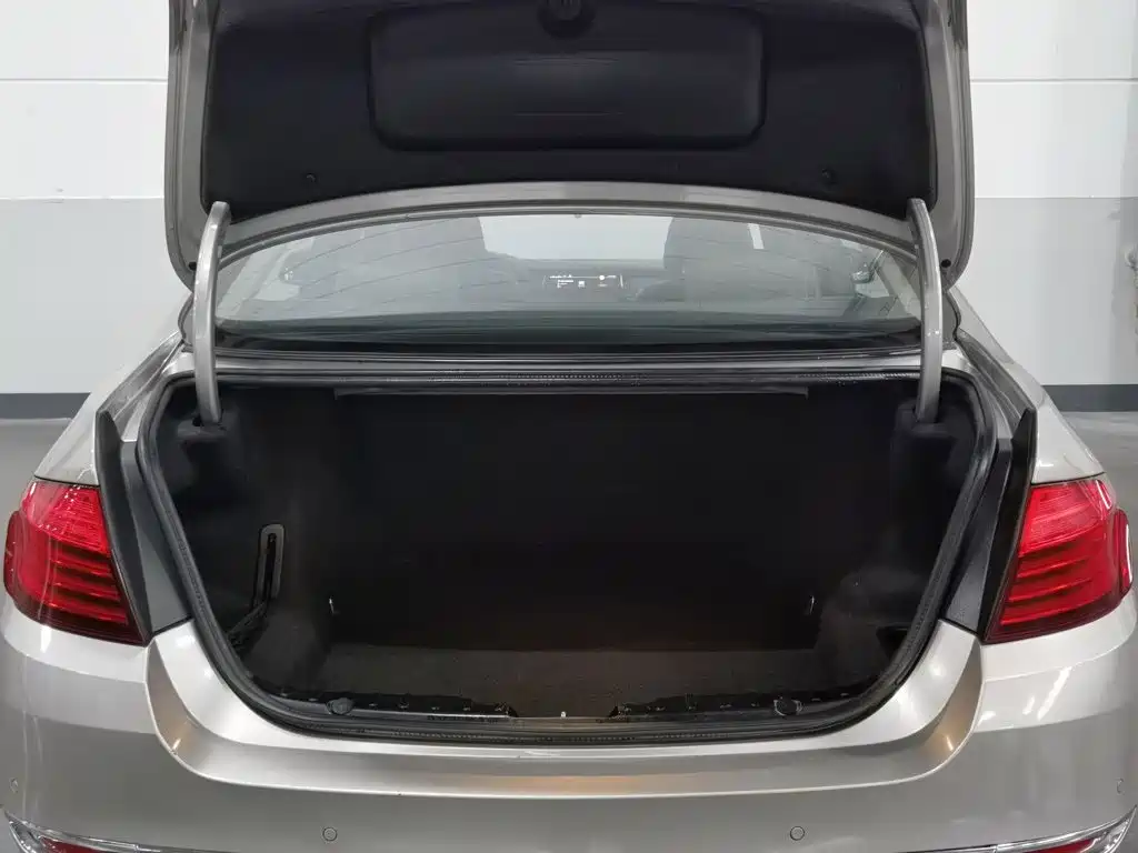 BMW 5 Series 2015 — фото 16