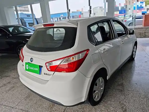 Venucia R50 2013