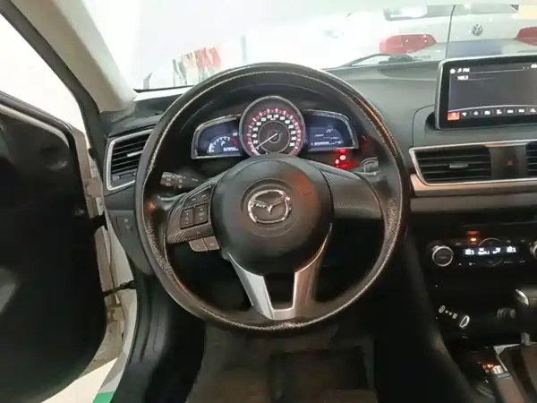 Mazda 3 Axela 2016
