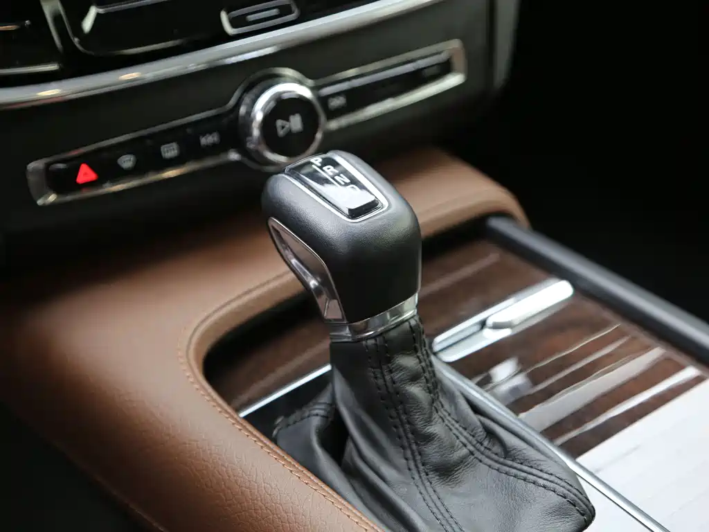 Volvo S90 2018 — фото 10