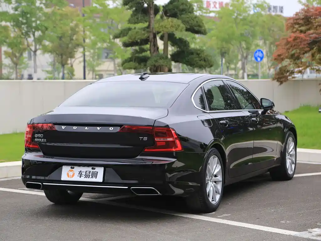 Volvo S90 2018 — фото 21