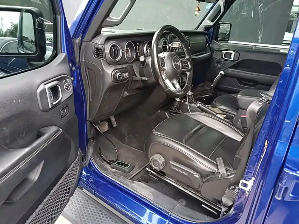 Jeep Wrangler 2020 — фото 16