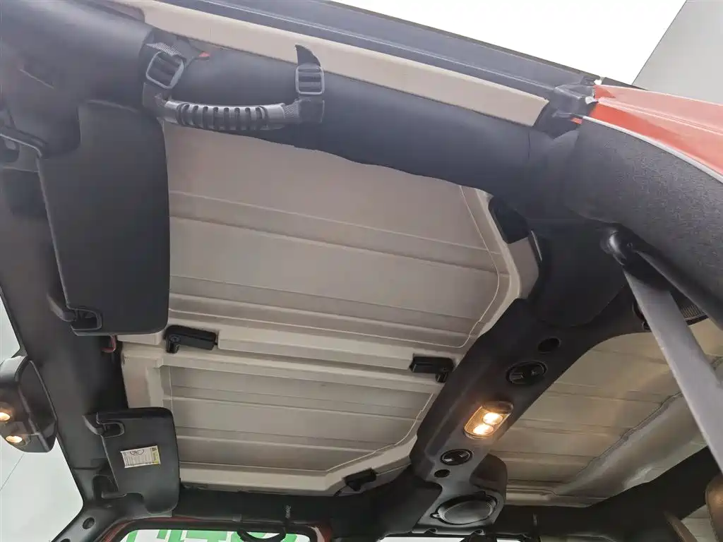 Jeep Wrangler 2015 — фото 14