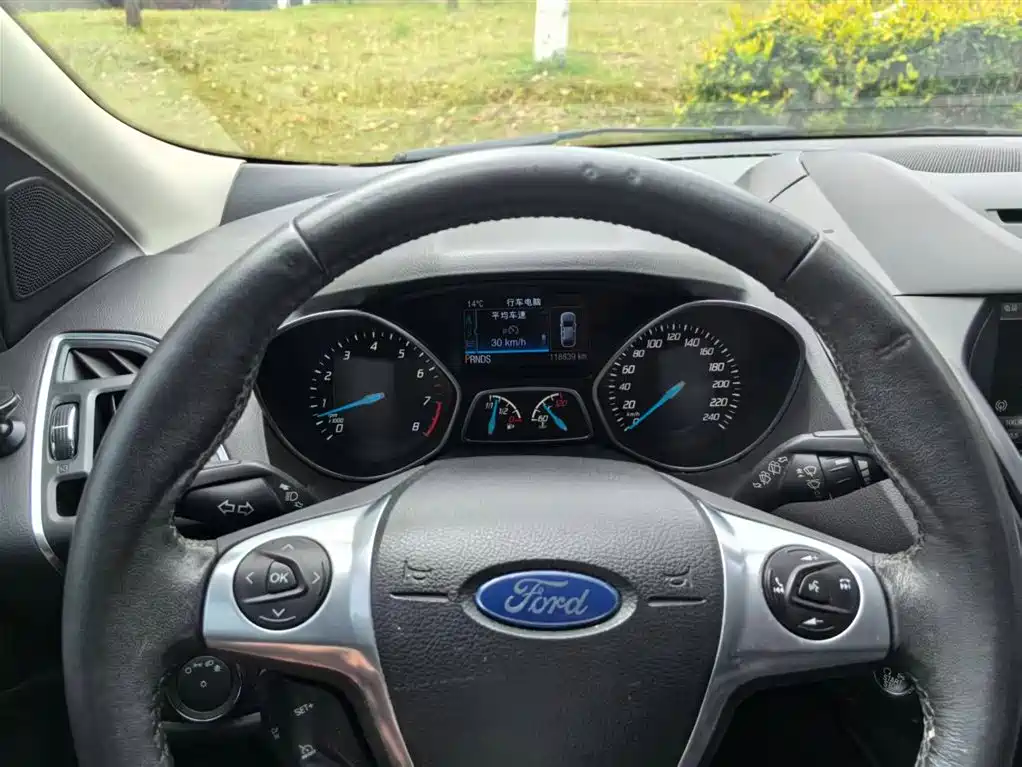 Ford Kuga 2014 — фото 14