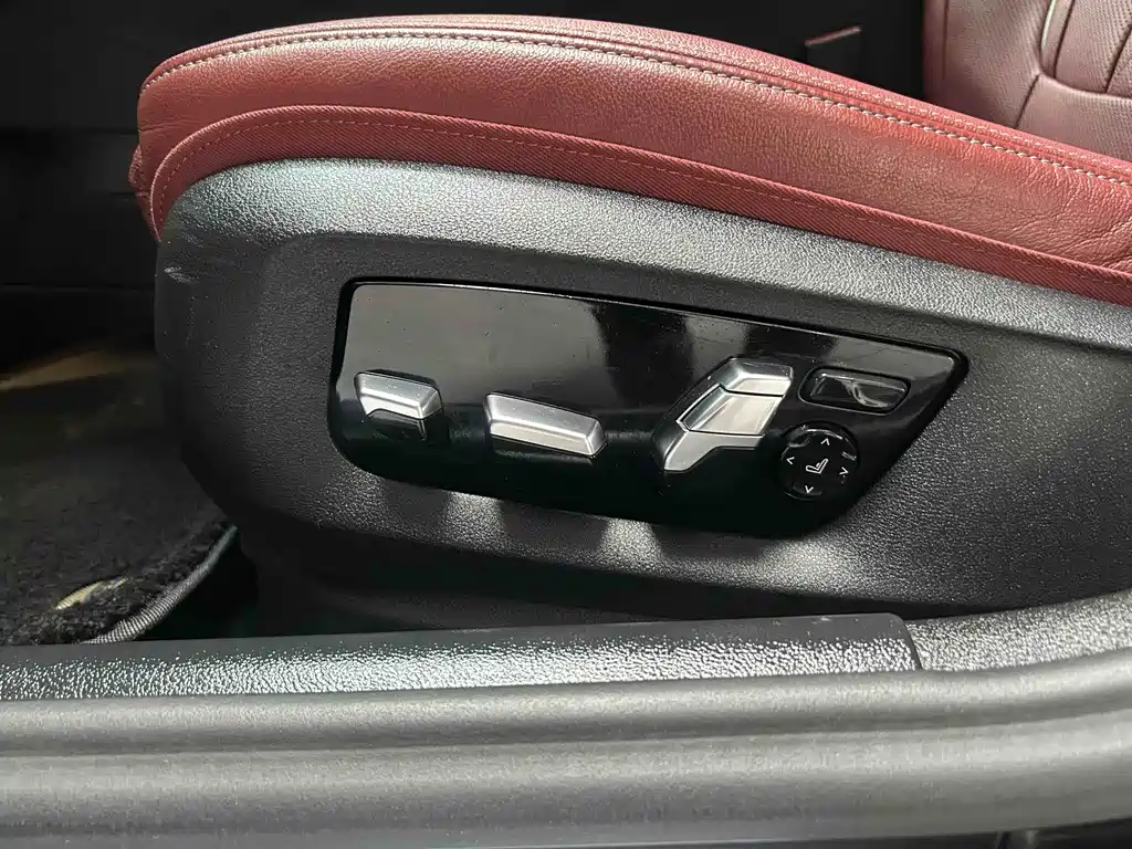 BMW 5 Series 2023 — фото 10