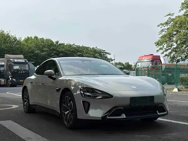 Xiaomi SU7 2024