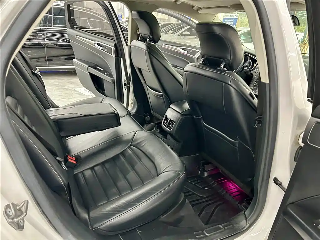 Ford Mondeo 2018 — фото 12