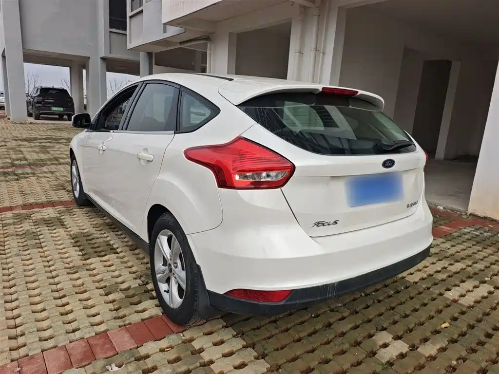 Ford Focus 2018 — фото 5