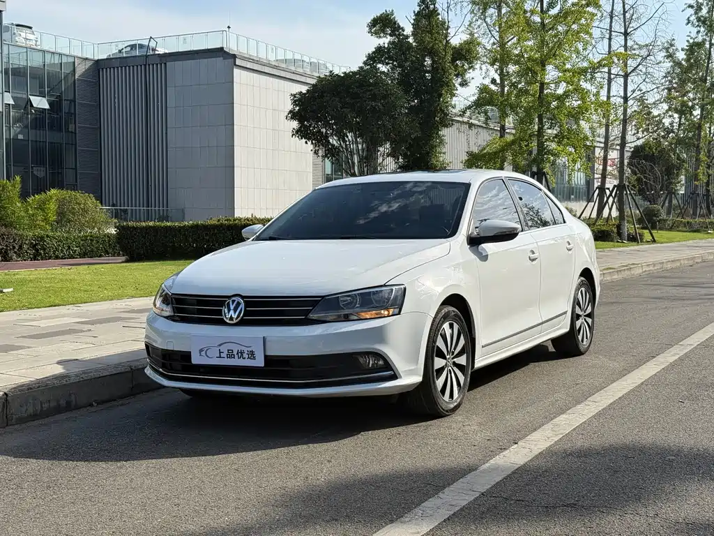 Volkswagen Sagitar 2016