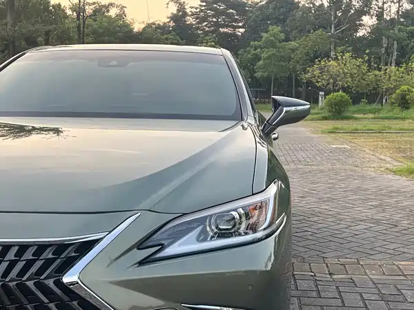 Lexus ES 2024