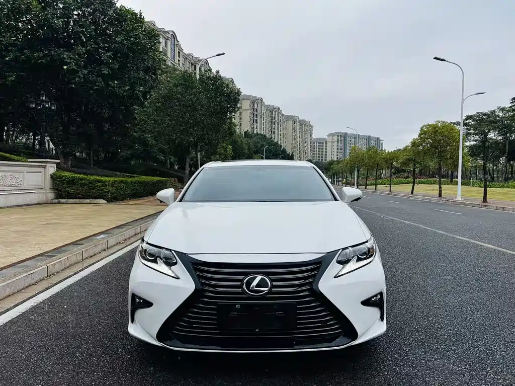 Lexus ES 2018 — фото 2