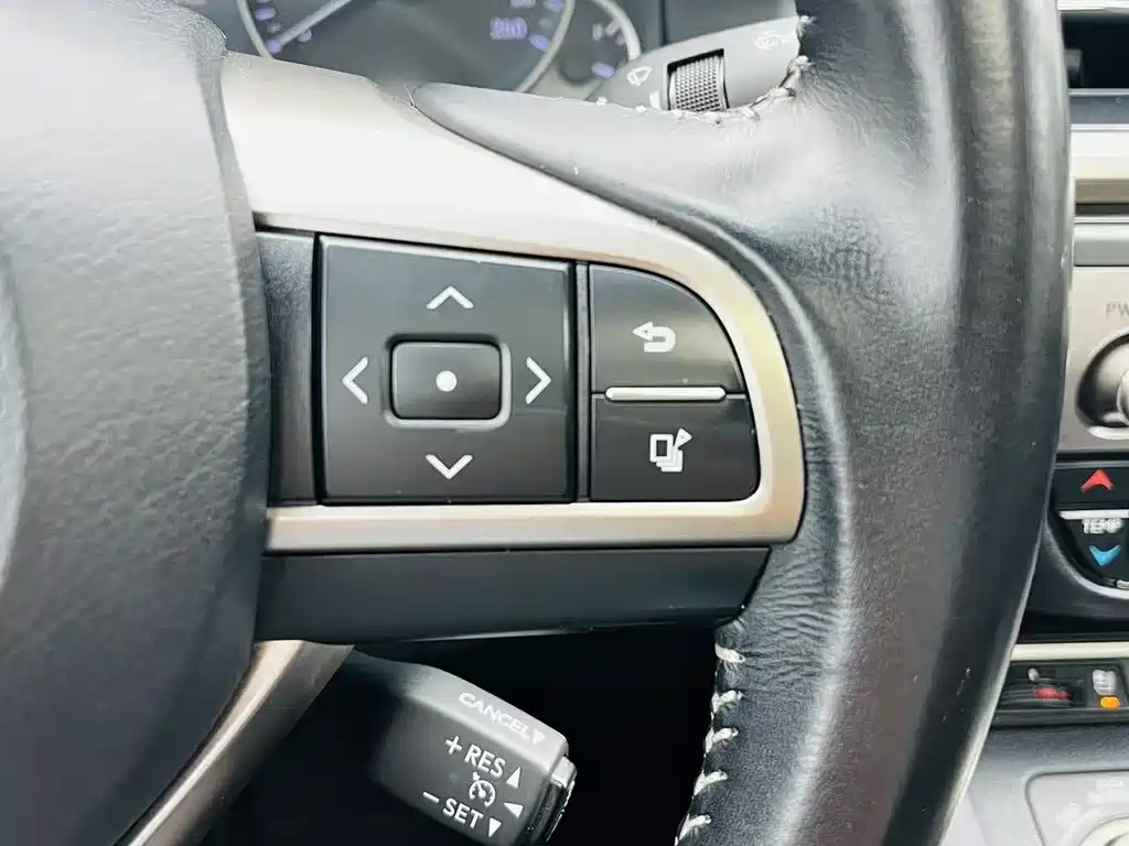 Lexus ES 2018 — фото 13
