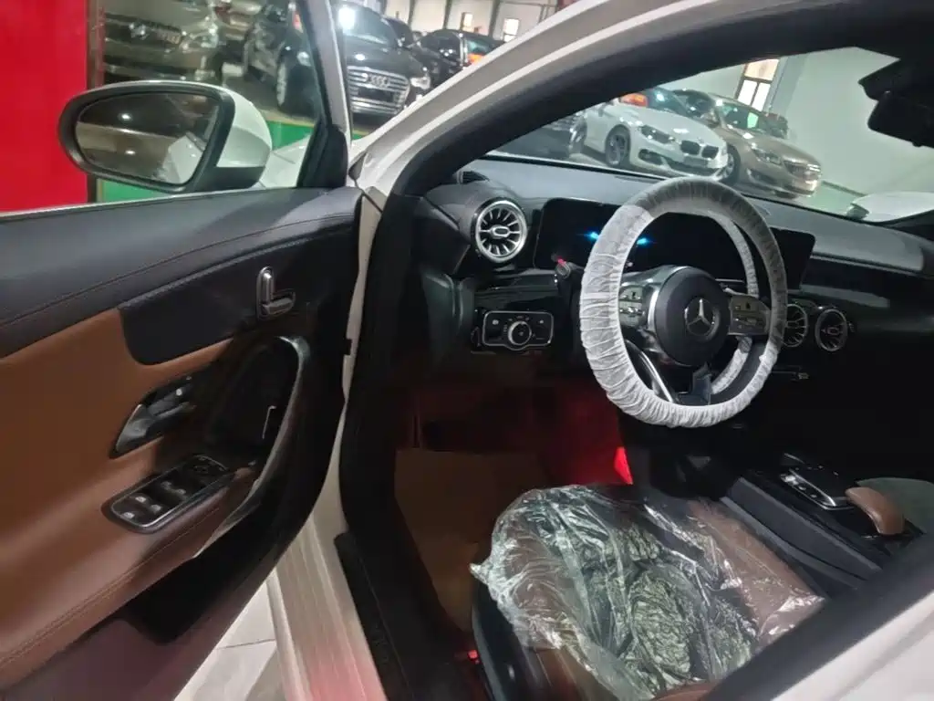 Mercedes-Benz A-Class 2019 — фото 16