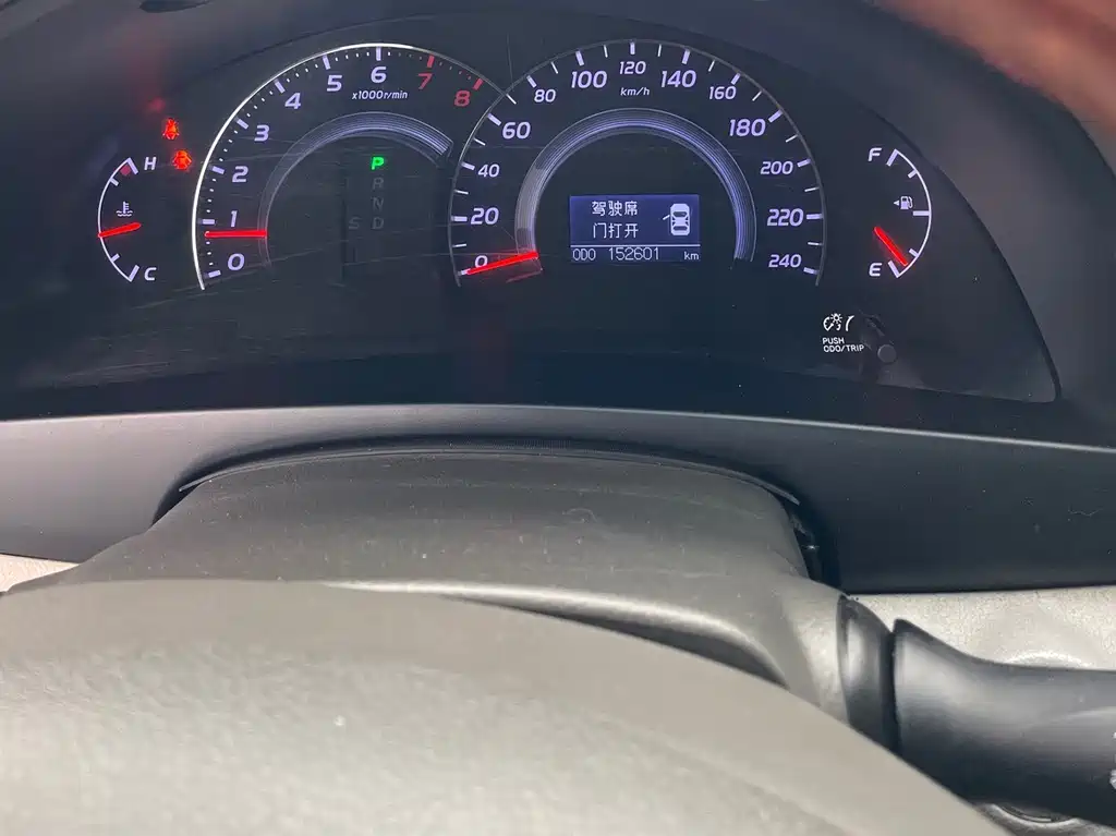 Toyota Camry 2011 — фото 15