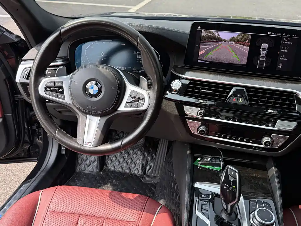 BMW 5 Series 2022 — фото 10