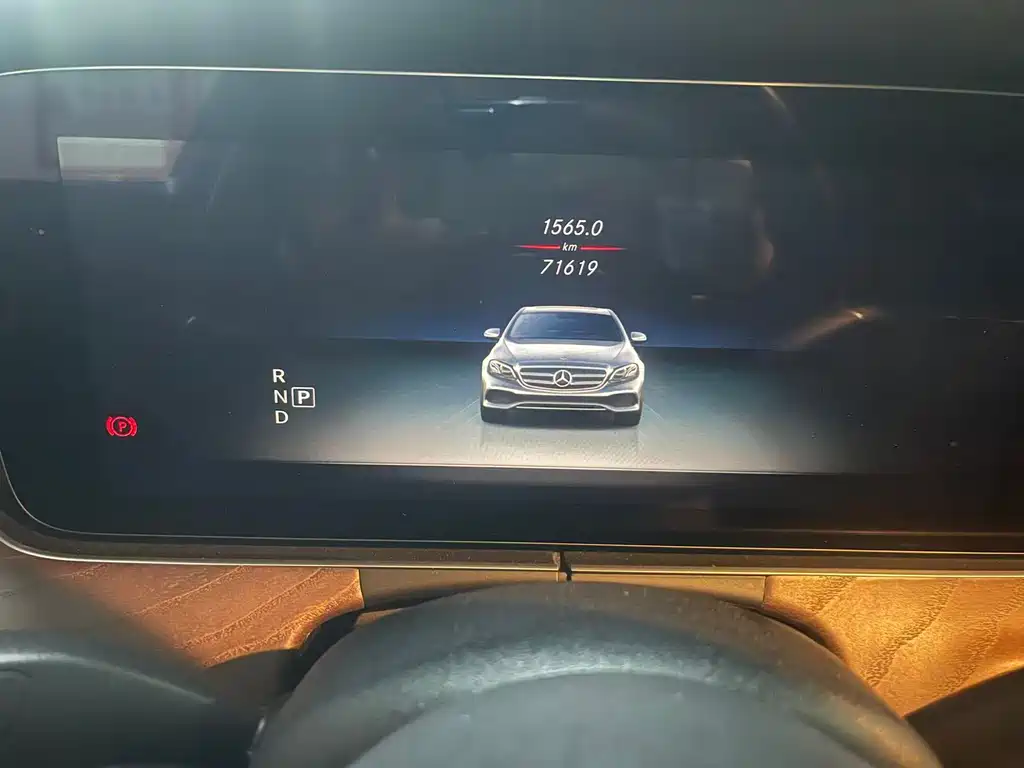 Mercedes-Benz E-Class 2019 — фото 13