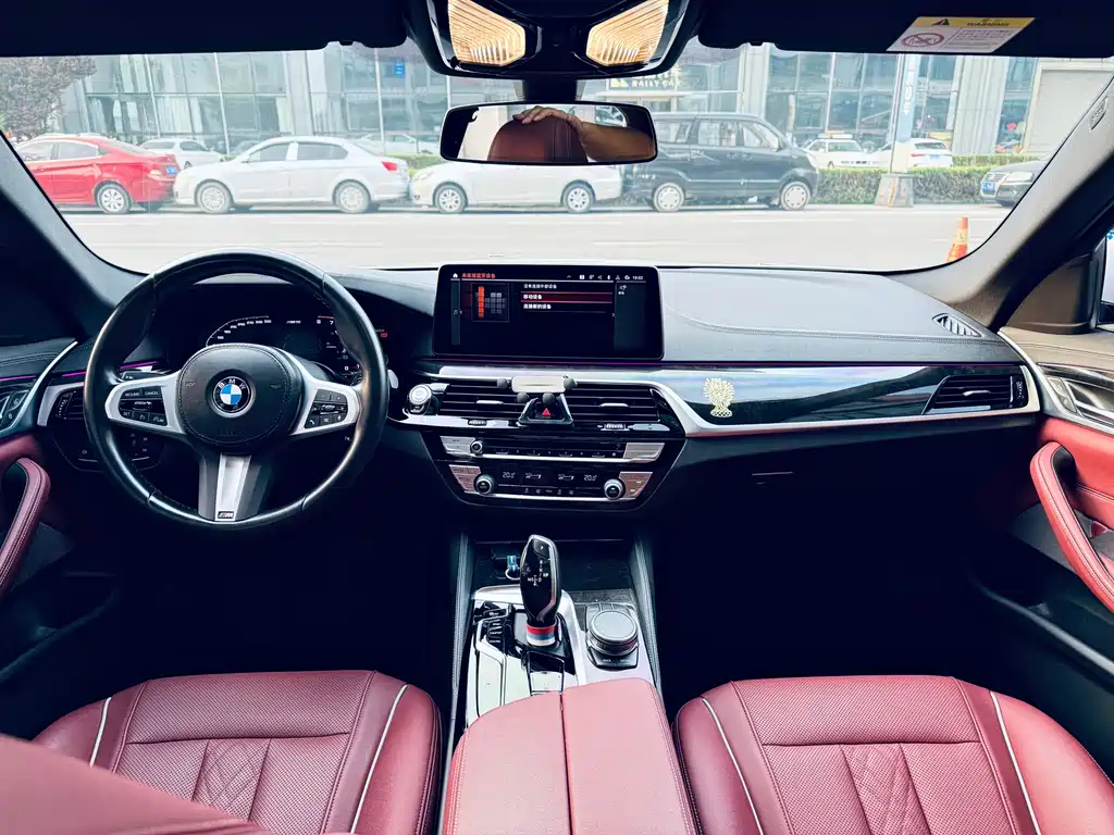 BMW 5 Series 2022 — фото 9