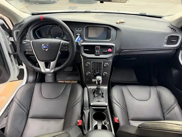 Volvo V40 2015