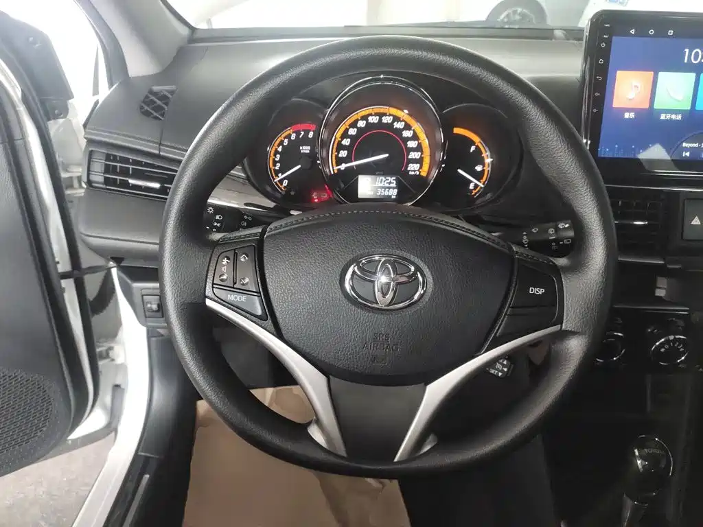Toyota Yaris L 2022 — фото 11