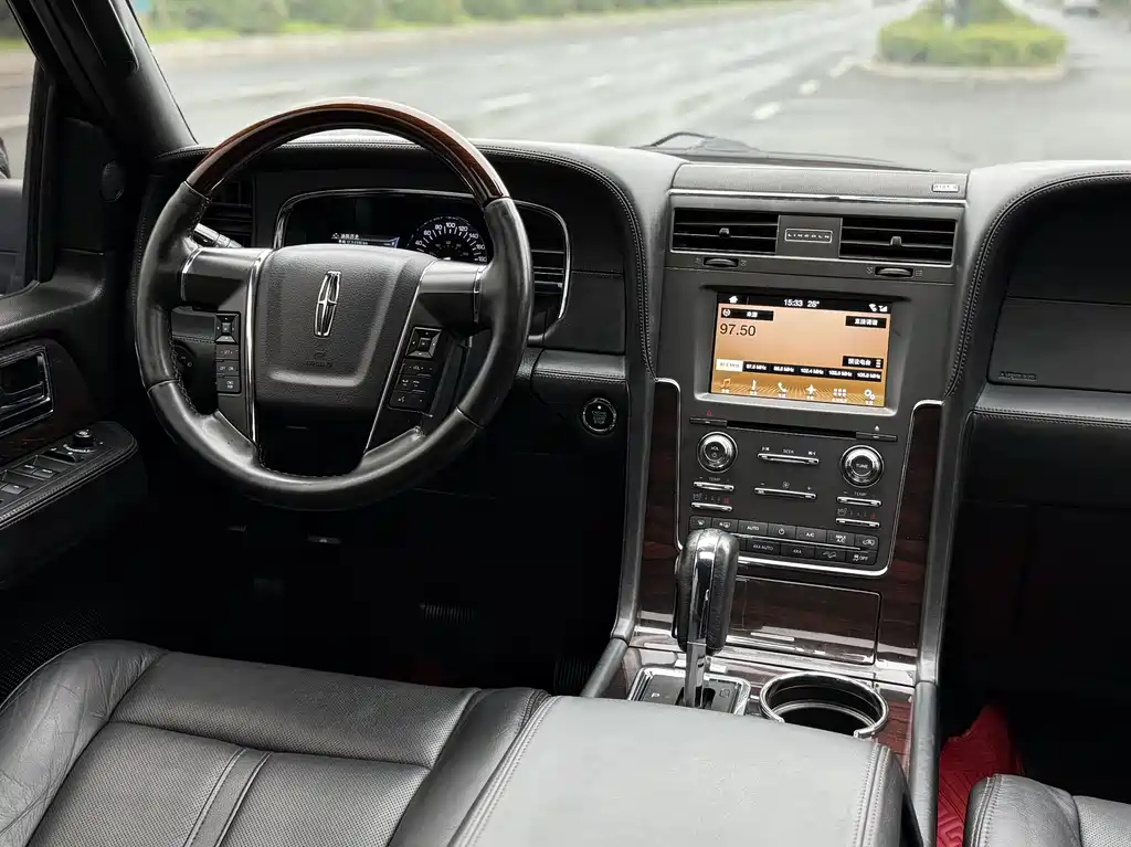 Lincoln Navigator 2018 — фото 11